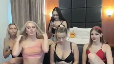 The-Live-House-Girls Flirt4Free - Hot Show Video - 2025 05-07 17:14:10