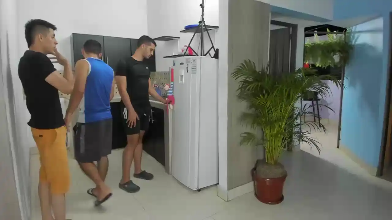 The_New_Luxury Cam4 - Live Video Recording - 2025 04-09 04:10:44