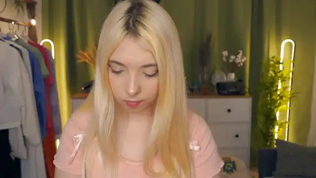Willa-Ellett Flirt4Free - Live Video Recording - 2025 04-06 02:33:09