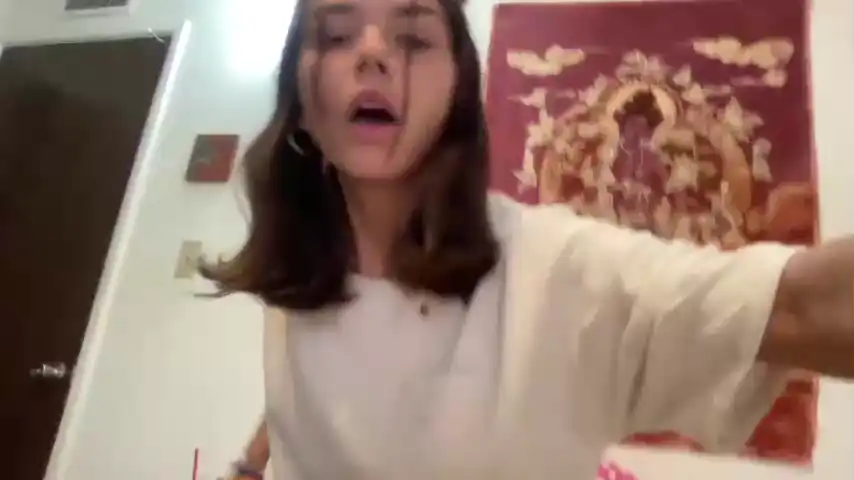 Yourfavoritegirl_ Chaturbate - Free Video - 2025 01-03 18:07:11